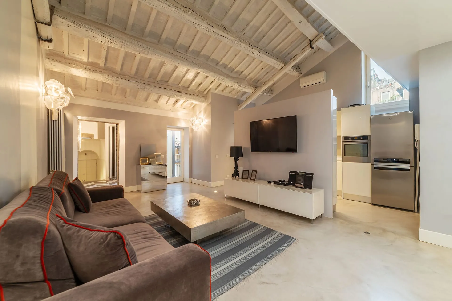 Prestigious Penthouse with Terrace on Piazza Campo de' Fiori