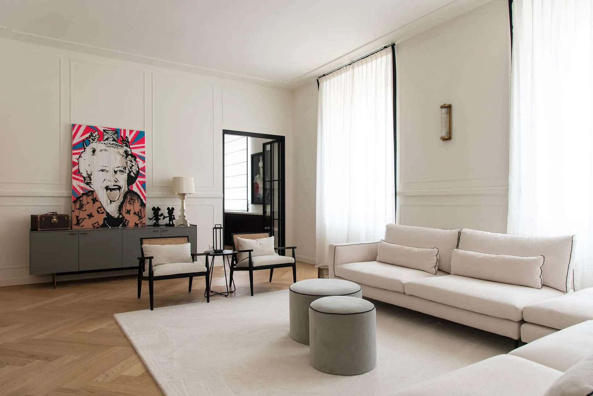 Elegant Renovated Apartment near Largo La Foppa